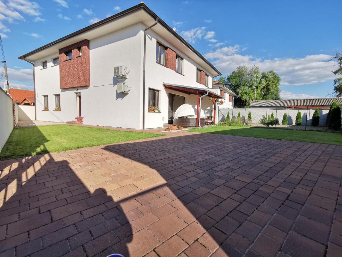Apartment J&D Dunajská Streda エクステリア 写真