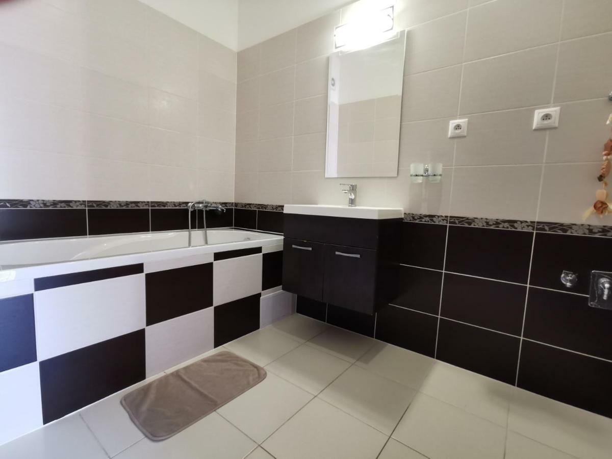 Apartment J&D Dunajská Streda エクステリア 写真